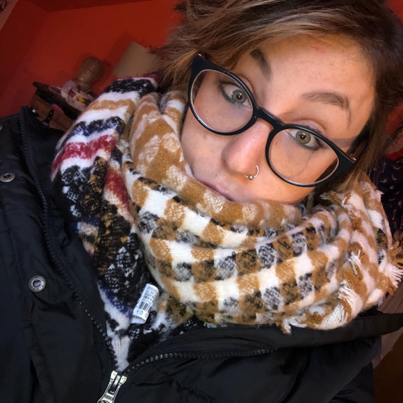 Meet your Posher, Steph - Picture 1 of 1